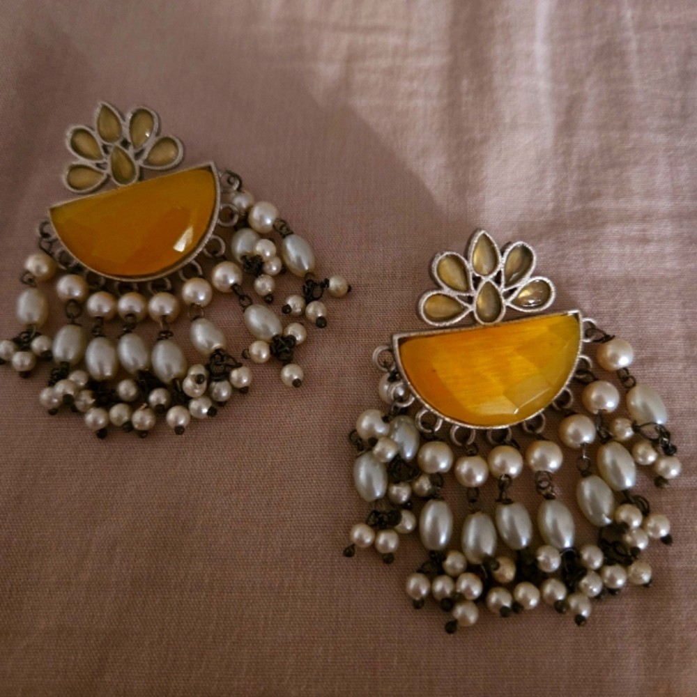 Yellow pearly earrings